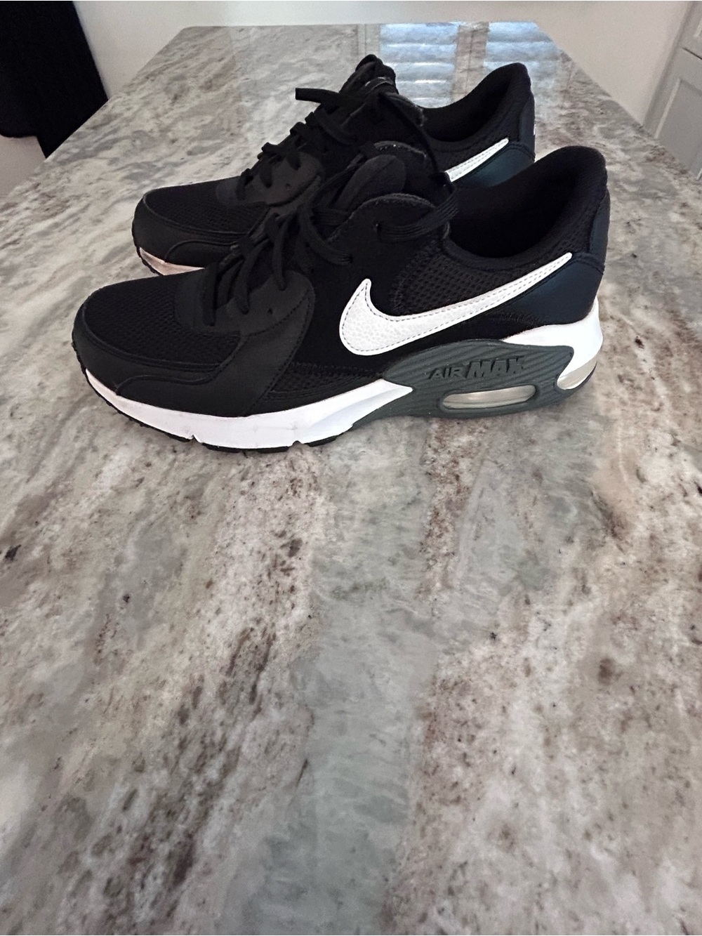 Nike  Black and White Air Max Sneakers. White platform sneakers 10 - Picture 6 of 8